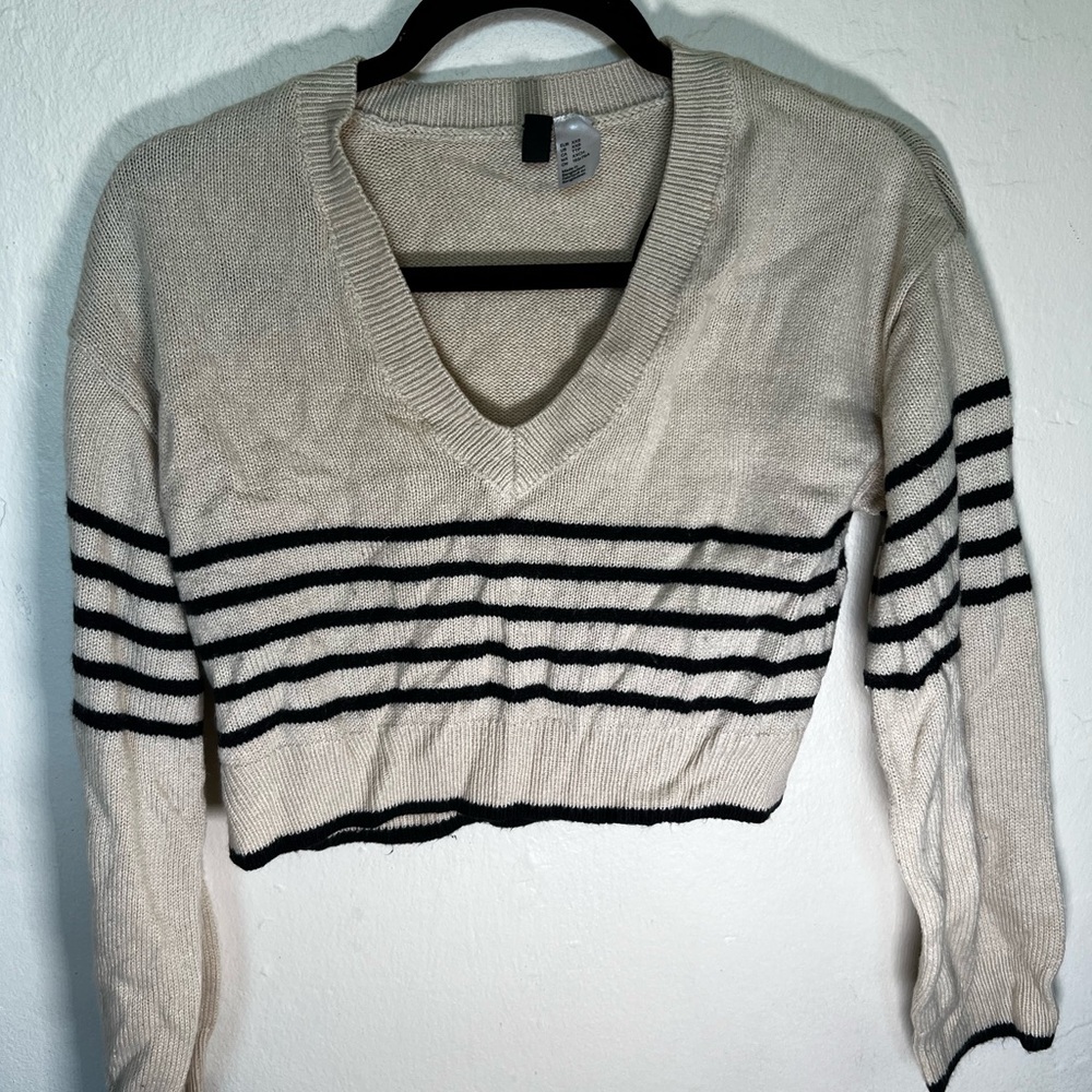 Divided Cream and Black V-Neck Cropped Sweater